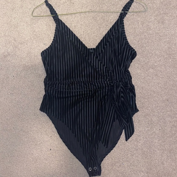 Forever 21 back tie bodysuit - Picture 3 of 3